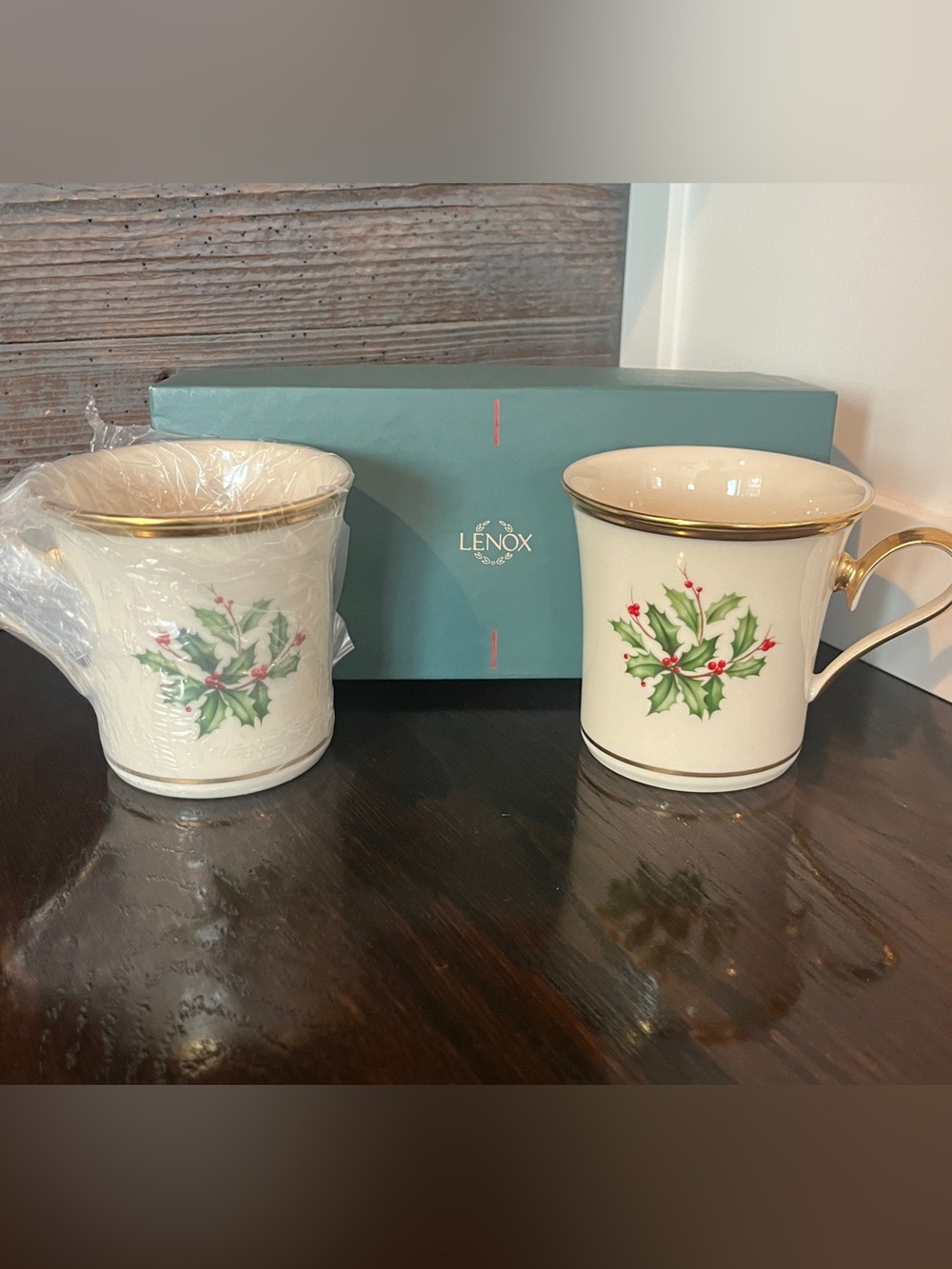 NIB A Pair of Lenox Holiday Mugs